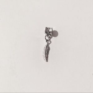 🍒🍒 (Bundle Only) Feather Charm Pendant